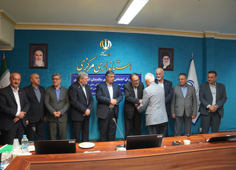 گزارش تصویری ا تقدیر از مدیرعاملین مراکز تحت نظارت بهزیستی استان