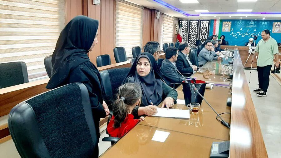 دیدار چهره به چهره با جامعه هدف بهزیستی در شاهین‌دژ به مناسبت هفته دفاع مقدس