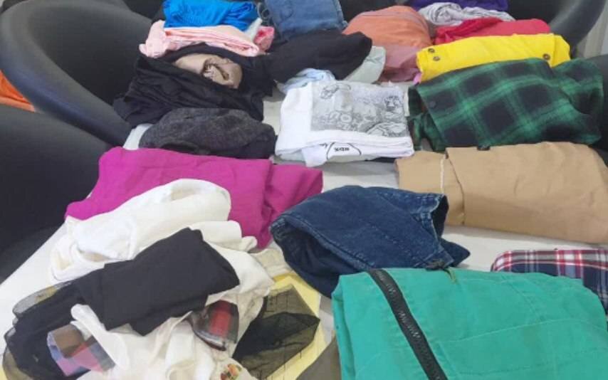 اهدای کفش و لباس به خانواده‌های نیازمند با مشارکت خیرین و بهزیستی