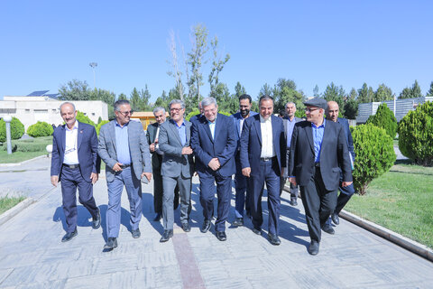 گزارش تصویری ا تجدید میثاق با شهدا در نخستین گام سفر رئیس سازمان بهزیستی به دیار مرکزی