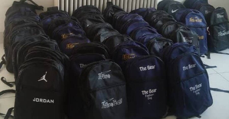 اهدای بسته‌های تحصیلی به دانش‌آموزان تحت پوشش بهزیستی مهاباد در مرکز مثبت زندگی نورافزا