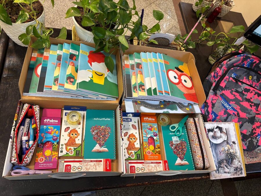 شهر قدس | اهدائ لوازم التحریر به دانش آموزان تحت حمایت بهزیستی به مناسبت آغاز سال تحصیلی