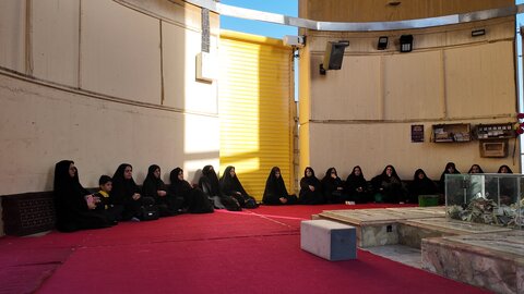 غبار روبی و عطر افشانی گلزار شهدای گمنام قم به مناسبت هفته دفاع مقدس