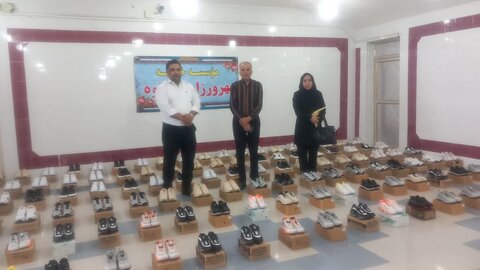 اهدای ۲۹۰ بسته نوشت‌افزار و پوشاک به دانش‌آموزان نیازمند امیدیه