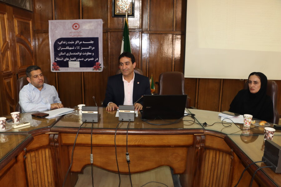 نشست آموزشی توانمندسازی زنان سرپرست خانوار و استعدادیابی نوجوانان در اهواز برگزار شد