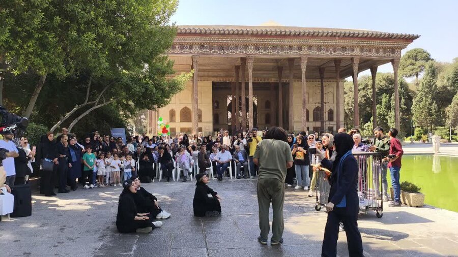 اجرای تئاتر به مناسبت روز ناشنوایان