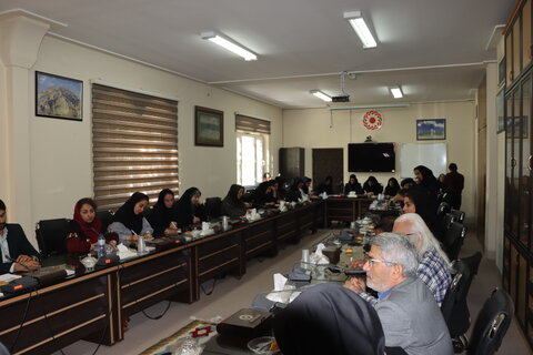 گزارش تصویری  ا نشست خبری مدیر کل بهزیستی استان مرکزی با اصحاب رسانه