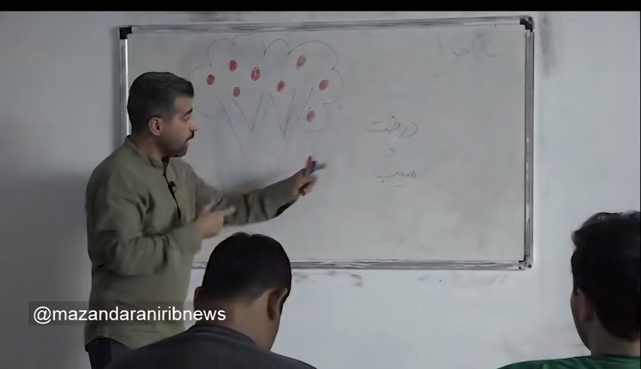 گزارش صدا و سیمای مازندران؛ پشتکار معلم ناشنوای آملی برای آموزش با زبان بدن و دست

