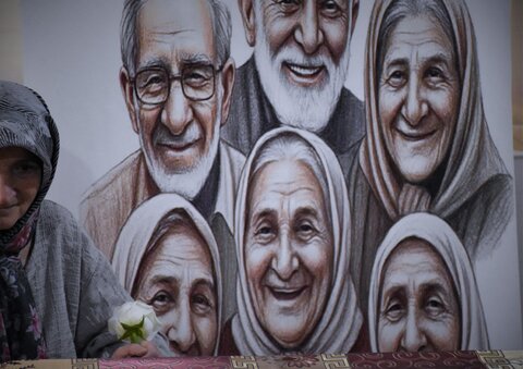 فیلم| برگزاری کلاس آموزش زبان انگلیسی ویژه بانوان سالمند شهر همدان