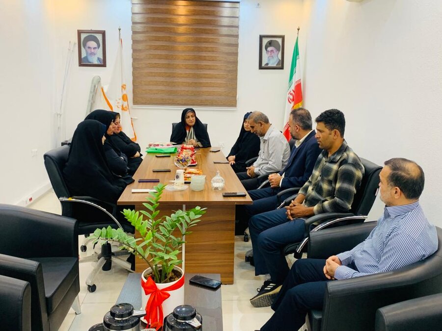 شهرستان بوشهر|  عطر ایثار در بهزیستی شهرستان بوشهر؛ پاسداشت هفته دفاع مقدس با یاد شهیدان و تجلیل از خانواده‌ها و کارکنان ایثارگر