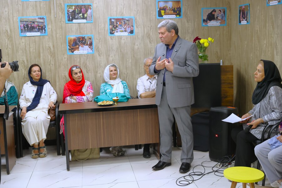 پویش "رز مهربانی" در پاتوق حال خوب سالمندان/ توانمندسازی 53 هزار زن سالمند تنها