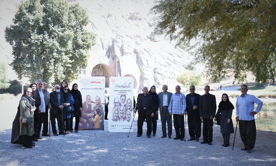 حضور سالمندان در مجموعۀ تاریخی تاق‌بستان کرمانشاه