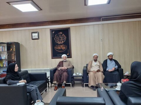 گزارش تصویری| مدیران مرکز مشاوره اسلامی سما مدیریت حوزه علمیه استان با مدیرکل بهزیستی استان زنجان دیدار کردند