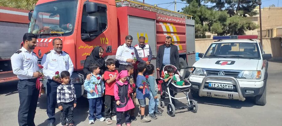 آتش‌نشانان سرخس؛ میزبان لبخندهای کودکان یاس