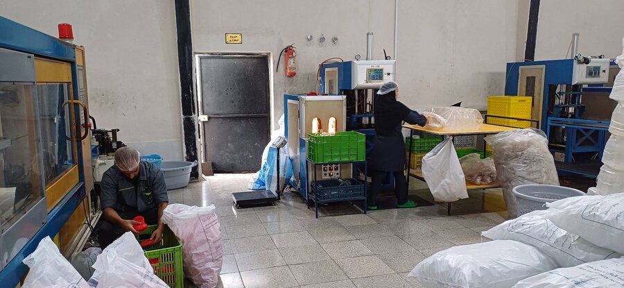 گامی در جهت توانمندسازی؛ ۱۰ توانخواه و فرزندان زنان سرپرست خانوار در رشت شاغل شدند.