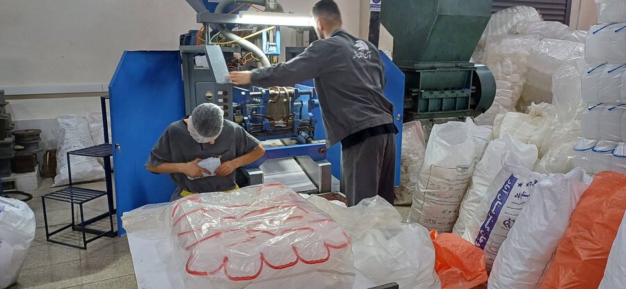 گامی در جهت توانمندسازی؛ ۱۰ توانخواه و فرزندان زنان سرپرست خانوار در رشت شاغل شدند.