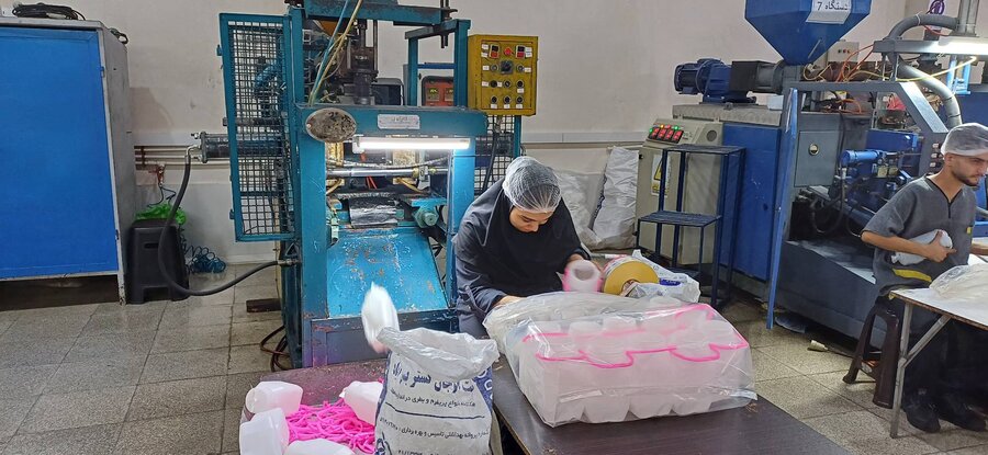 گامی در جهت توانمندسازی؛ ۱۰ توانخواه و فرزندان زنان سرپرست خانوار در رشت شاغل شدند.