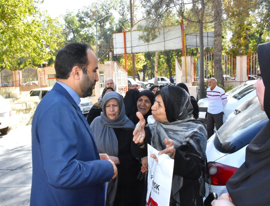 دیدار جمعی از سالمندان با مدیرکل بهزیستی
