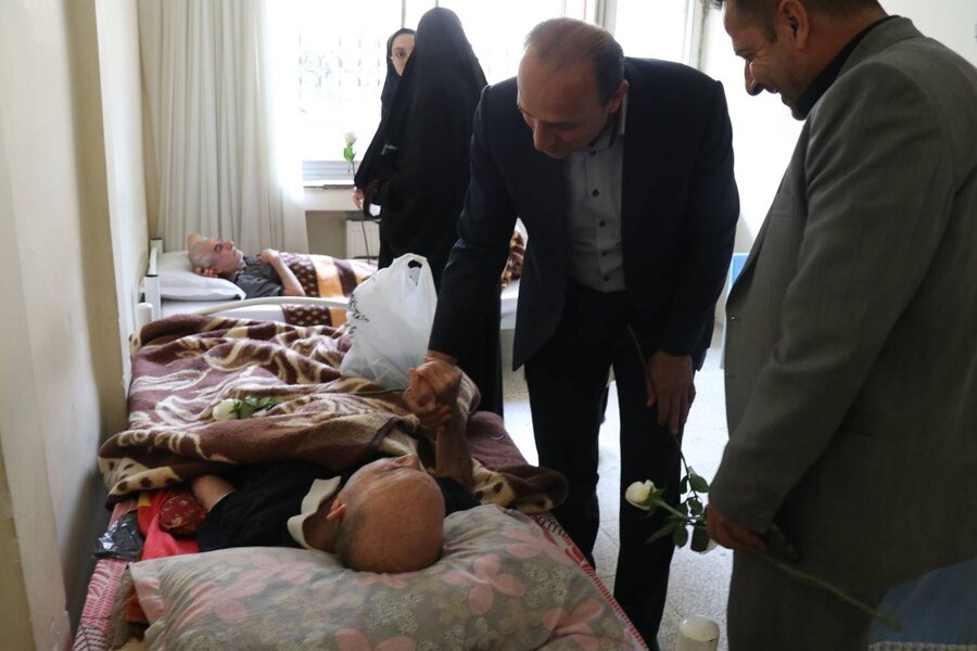 روزی برای لبخند پدران و مادران سالخورده