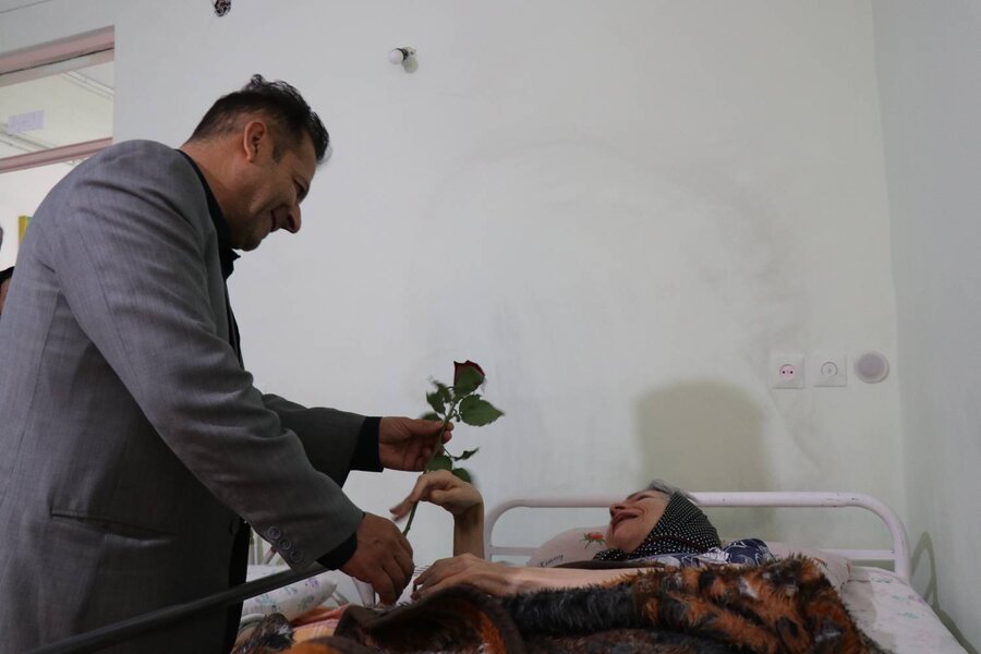 روزی برای لبخند پدران و مادران سالخورده