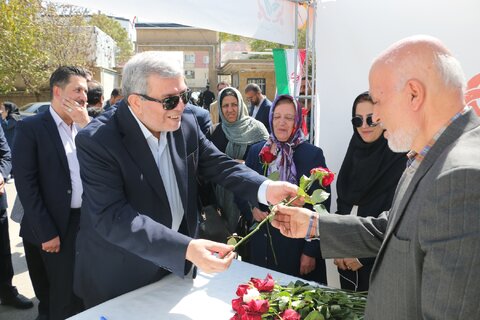 فیلم/ سفر دکتر حسینی به همدان؛ افتتاح طرح سلام، تجلیل از خیرین و بازدید از نمایشگاه دستاوردهای بهزیستی