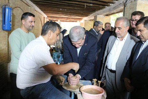 افتتاح نمایشگاه توانمندی سالمندان و رونمایی از «اقتصاد نقره‌ای» با حضور دکتر حسینی در همدان