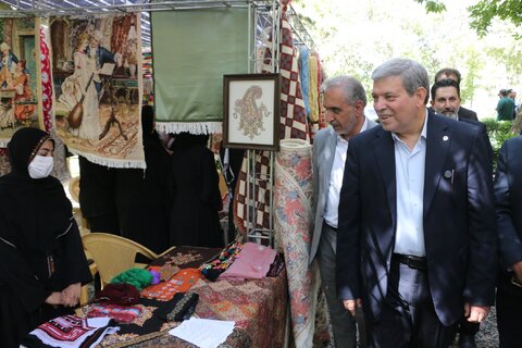 افتتاح نمایشگاه توانمندی سالمندان و رونمایی از «اقتصاد نقره‌ای» با حضور دکتر حسینی در همدان