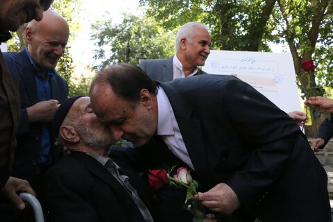 افتتاح نمایشگاه توانمندی سالمندان و رونمایی از «اقتصاد نقره‌ای» با حضور دکتر حسینی در همدان