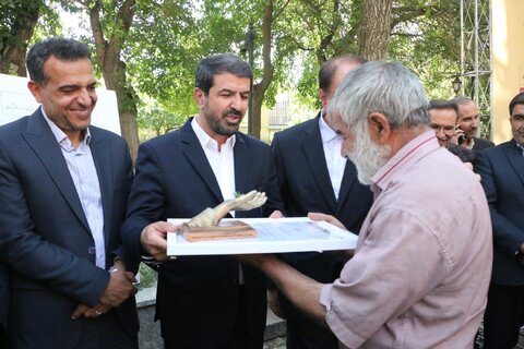 افتتاح نمایشگاه توانمندی سالمندان و رونمایی از «اقتصاد نقره‌ای» با حضور دکتر حسینی در همدان