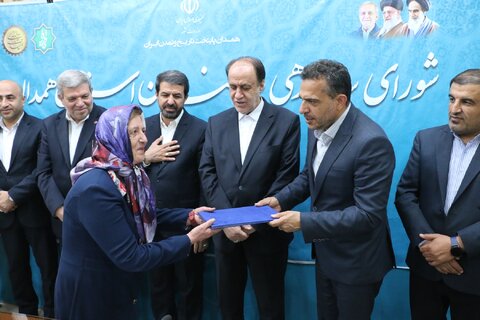 برگزاری شورای سالمندان استان همدان با حضور رئیس بهزیستی کشور و تجلیل از سالمندان فعال در عرصه‌های اجتماعی