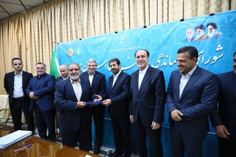 نشست شورای سالمندان استان همدان و تجلیل از سالمندان فعال در عرصه‌های اجتماعی