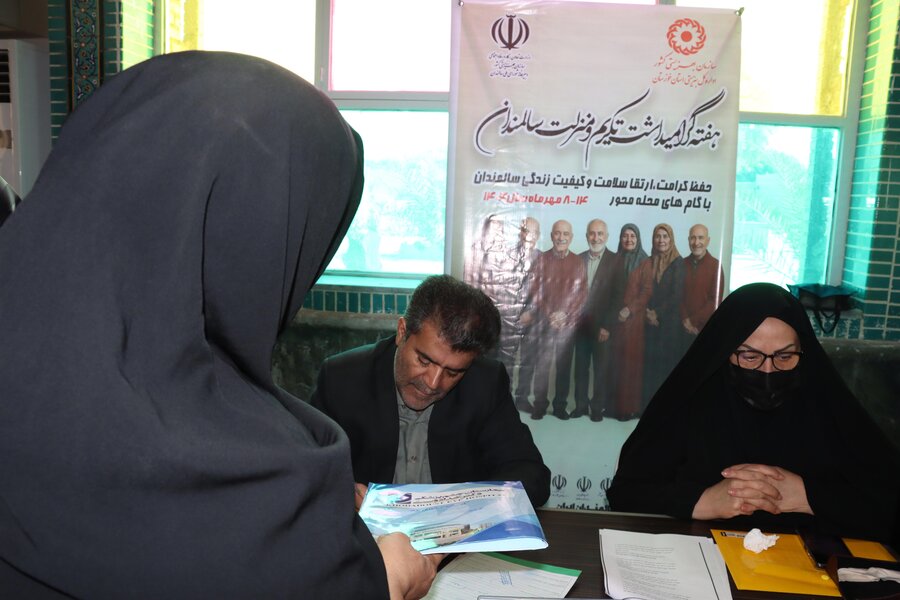 برپایی میز خدمت بهزیستی در مصلی اهواز به مناسبت هفته سالمندان