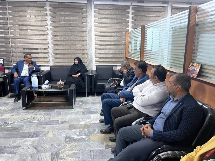 بندرعباس| دیدار اعضای هیات های ورزش های همگانی با سالمندان در مرکز لقمان حکیم