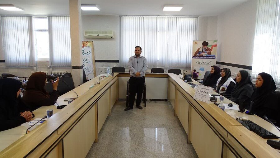 خنداب ا برگزاری کارگاه تخصصی پیشگیری از خودکشی ویژه روانشناسان و مددکاران 