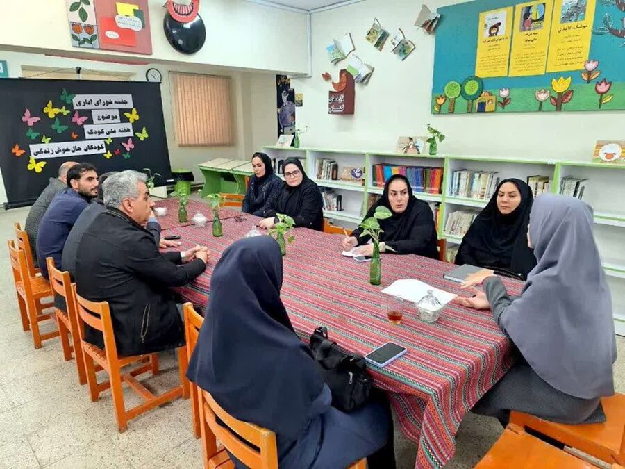مشگین شهر| برگزاری جلسه شورای اداری در کانون فرهنگی کودکان و نوجوانان با موضوع هفته ملی کودک