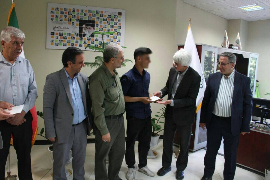 تقدیر از فرزندان