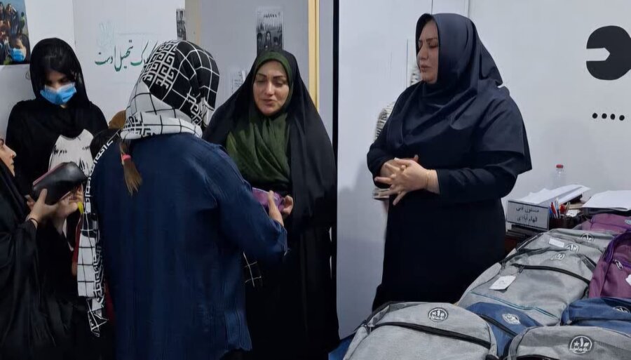 شهرستان بوشهر| توزیع بیش از ۸۰۰ بسته نوشت‌افزار در ادامه پویش «همه حاضر» میان دانش آموزان تحت پوشش بهزیستی شهرستان بوشهر