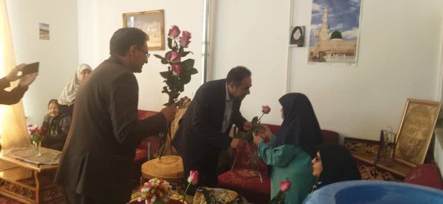 بازدید فرماندار شهرستان زرند از مرکز نگهداری سالمندان خانه مهرپرور