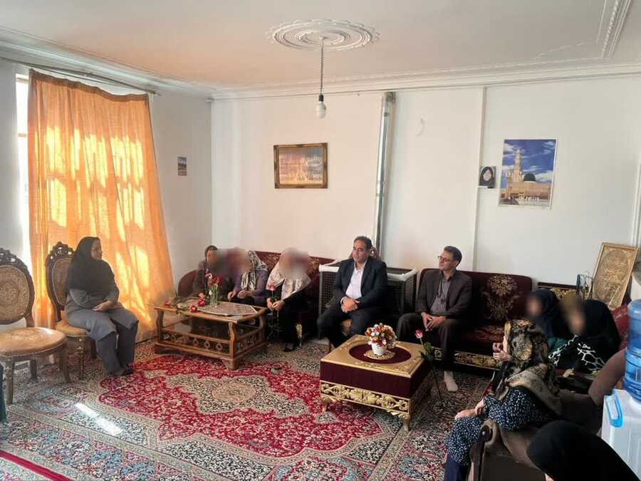 بازدید فرماندار شهرستان زرند از مرکز نگهداری سالمندان خانه مهرپرور