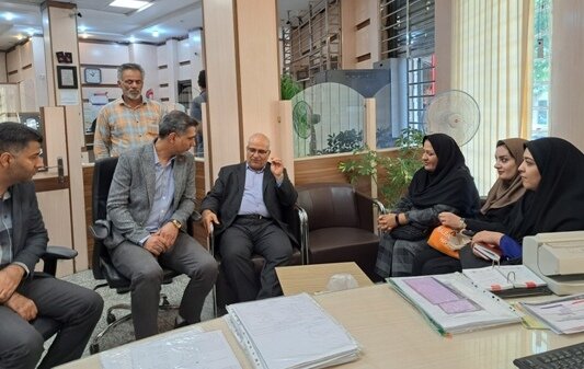 خمینیشهر| تقدیر از رئیس و کارکنان بانک ملت به دلیل ارائه خدمات شایسته به سالمندان