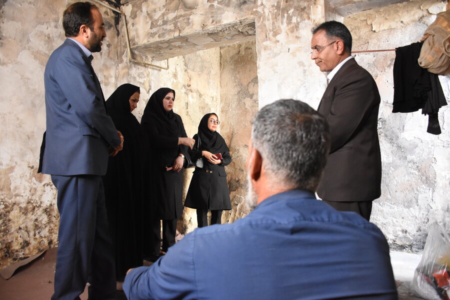 بازدید مدیرکل بهزیستی از یک خانواده‌ی در معرض آسیب