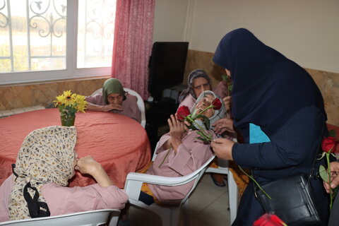 گزارش تصویری ا رز مهربانی در اراک؛ هم‌افزایی دستگاه‌ها برای دلجویی از سالمندان به مناست گرامیداشت هفته سالمند