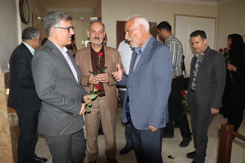 گزارش تصویری ا رز مهربانی در اراک؛ هم‌افزایی دستگاه‌ها برای دلجویی از سالمندان به مناست گرامیداشت هفته سالمند