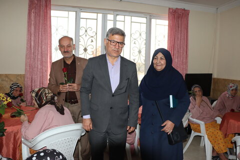 گزارش تصویری ا رز مهربانی در اراک؛ هم‌افزایی دستگاه‌ها برای دلجویی از سالمندان به مناست گرامیداشت هفته سالمند