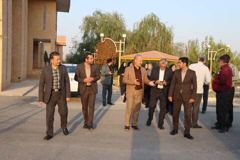 گزارش تصویری ا رز مهربانی در اراک؛ هم‌افزایی دستگاه‌ها برای دلجویی از سالمندان به مناست گرامیداشت هفته سالمند