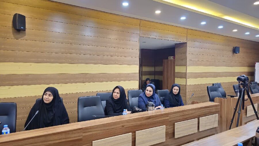 نشست تخصصی «لحظه‌هایی که جا نمی‌مانند» با محوریت نماز