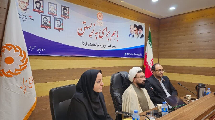 نشست تخصصی «لحظه‌هایی که جا نمی‌مانند» با محوریت نماز