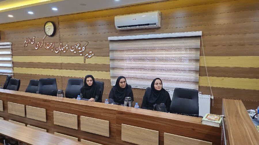 نشست تخصصی «لحظه‌هایی که جا نمی‌مانند» با محوریت نماز