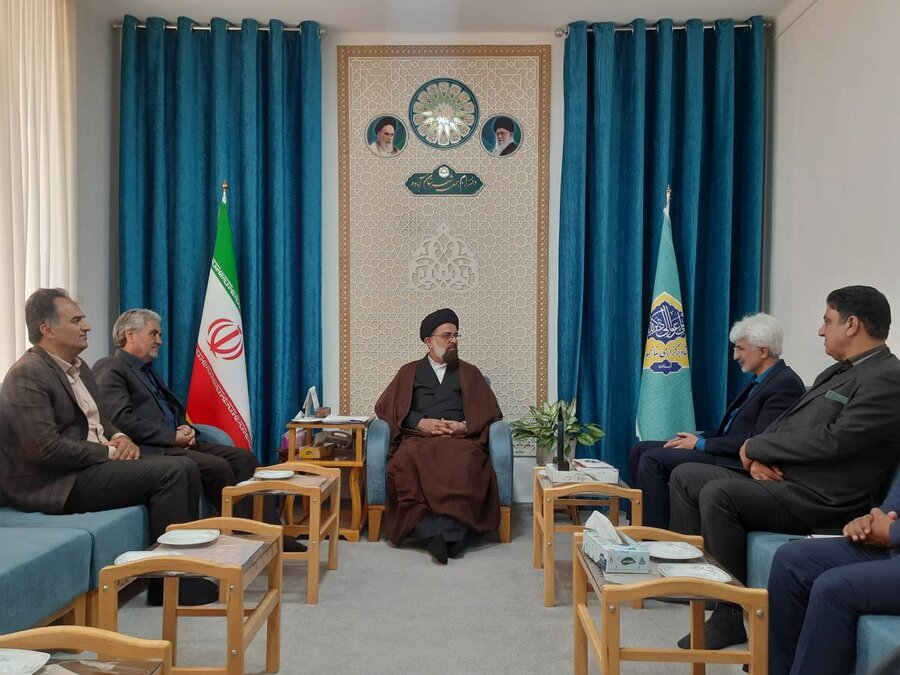 آباده|دیدار مدیرکل بهزیستی استان فارس و رئیس بهزیستی با امام جمعه شهرستان آباده و عضو مجلس خبرگان رهبری