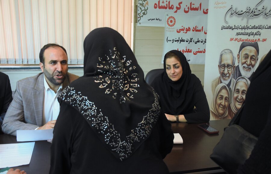 میز ارتباطات مردمی بهزیستی در هفته ملی سالمندان